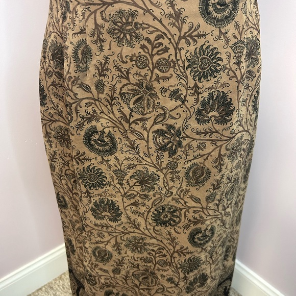 Size 8 petite long vintage pencil type skirt. Brand is Brigg. - Picture 7 of 13